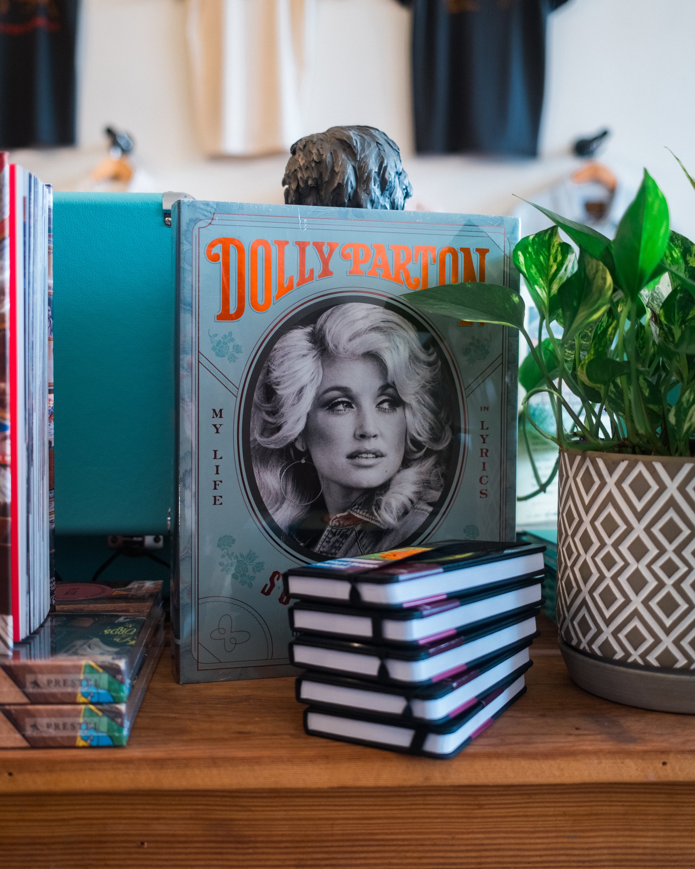 Dolly Parton Songteller (Hardback): My Life in Lyrics